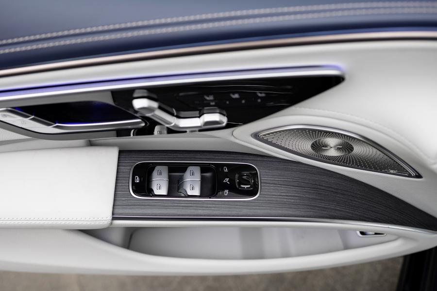 Детали интерьера Mercedes-Benz EQS 580 4MATIC (V297) 2021 года  (WW) (фото 9 из 24)